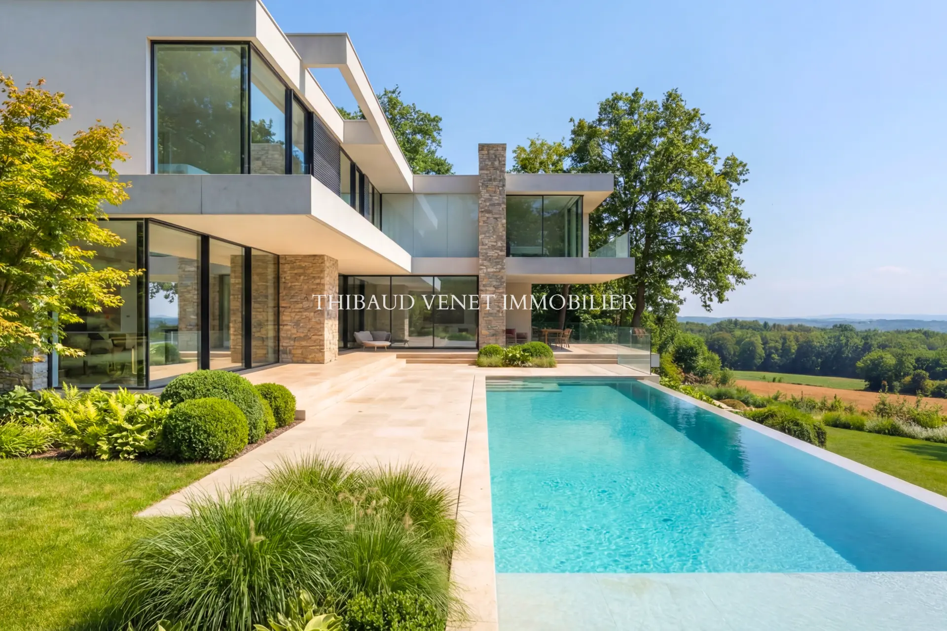 Villa d’architecte avec piscine à débordement