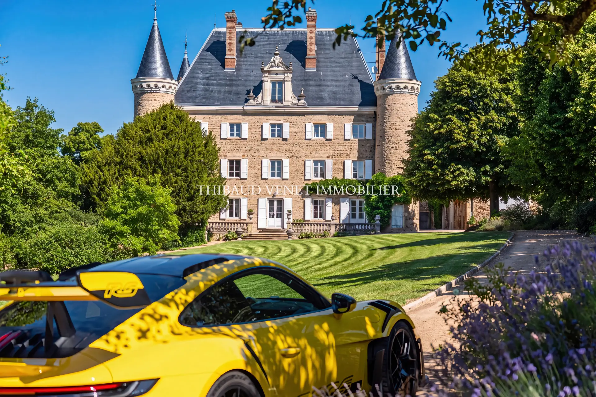 Château de caractère avec voiture de prestige